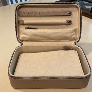 Mark and Graham travel jewelry case